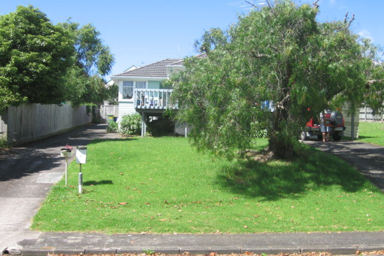 Photo of property in 8a Greenslade Crescent, Northcote, Auckland, 0627