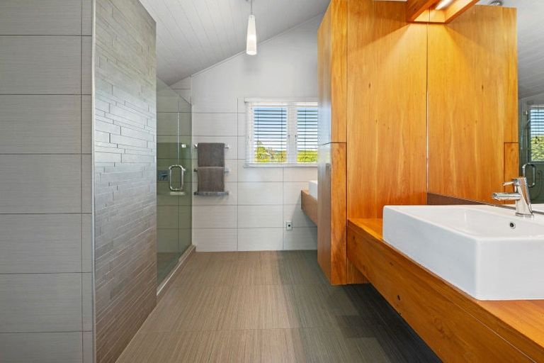 Photo of property in 25 Willow Avenue, Hannahs Bay, Rotorua, 3010