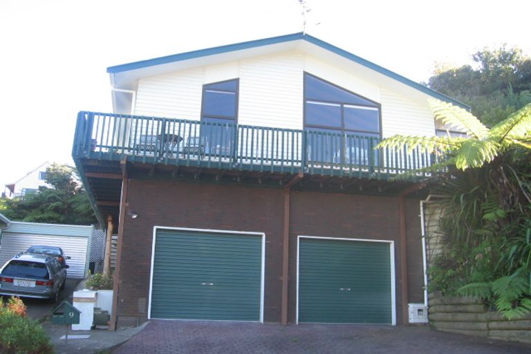 Photo of property in 9 Taka Grove, Normandale, Lower Hutt, 5010