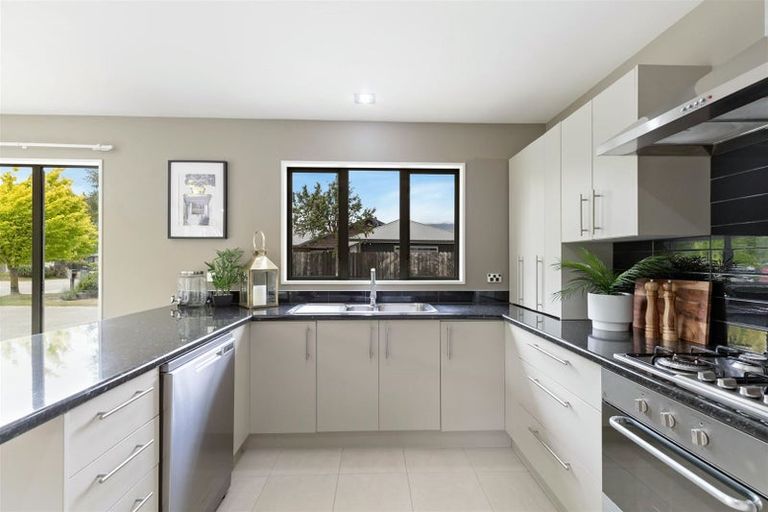 Photo of property in 4 Ada Place, Lake Hayes, Queenstown, 9304