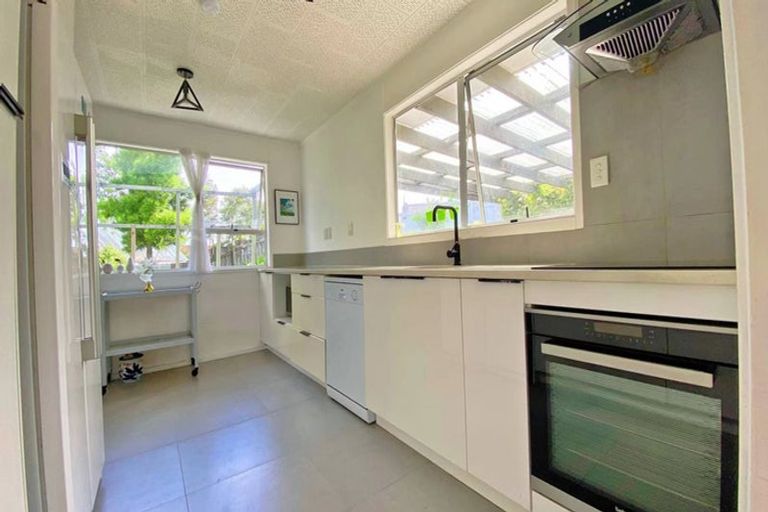 Photo of property in 22 Squirrel Lane, Browns Bay, Auckland, 0630