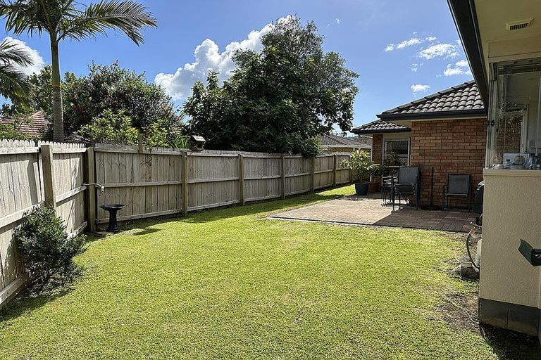 Photo of property in 9 Brosna Place, East Tamaki, Auckland, 2016
