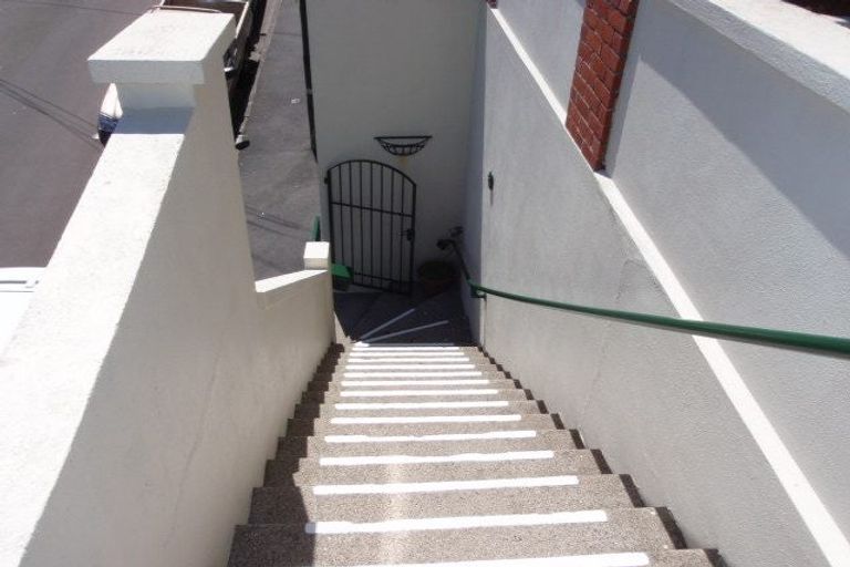 Photo of property in 64 Hawker Street, Mount Victoria, Wellington, 6011