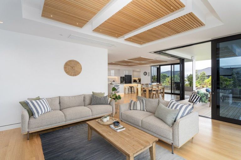 Photo of property in 33 Awatea Drive, Whitianga, 3510