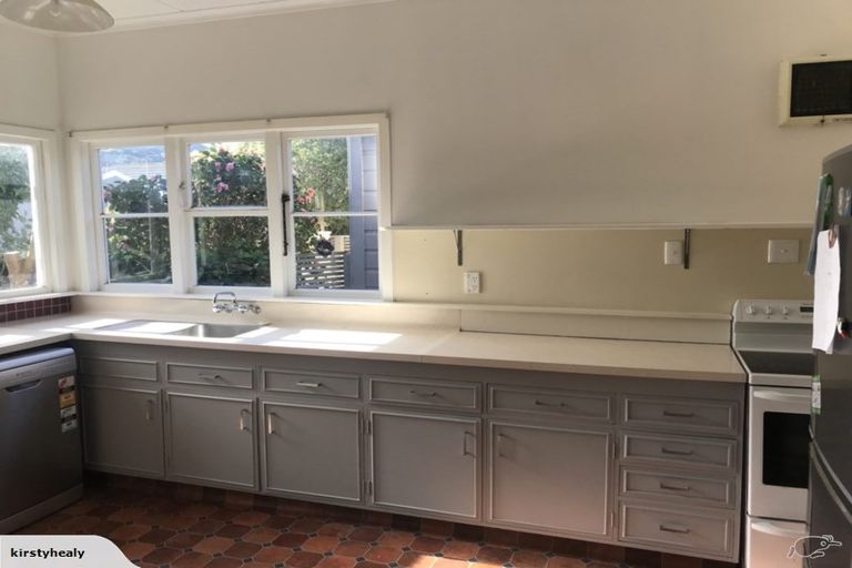 Photo of property in 27 Ava Street, Petone, Lower Hutt, 5012