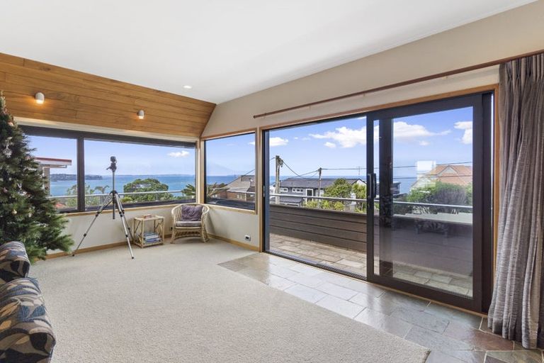 Photo of property in 132 Churchill Road, Rothesay Bay, Auckland, 0630