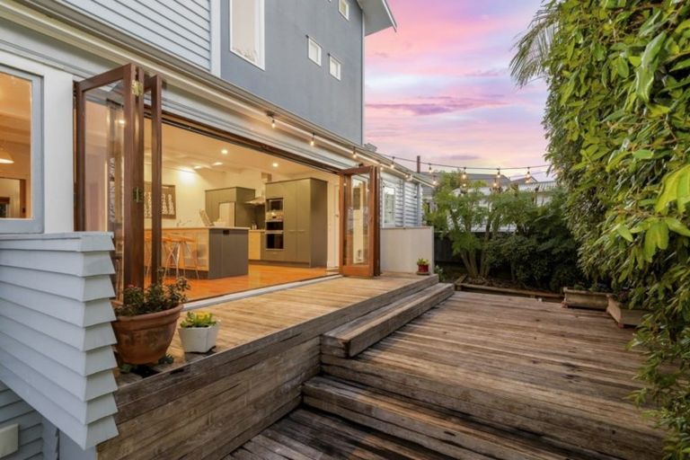 Photo of property in 11 Sunny Brae Crescent, Westmere, Auckland, 1022