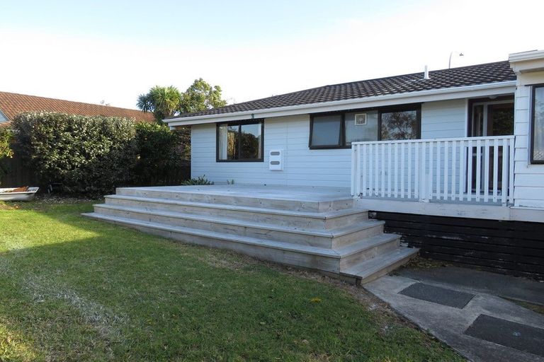 Photo of property in 114 Marina View Drive, West Harbour, Auckland, 0618