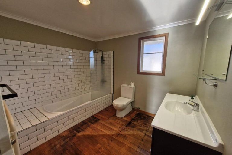 Photo of property in 115 Seaview Road, Westown, New Plymouth, 4310