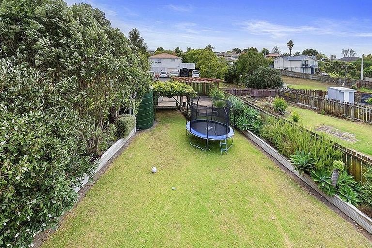 Photo of property in 28 Tiroroa Avenue, Te Atatu South, Auckland, 0610