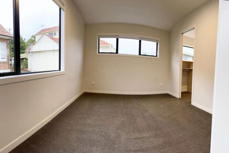 Photo of property in 22a Dallinghoe Crescent, Milford, Auckland, 0620
