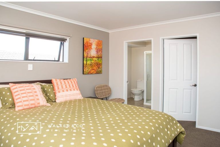 Photo of property in 48 Percy Kinsman Crescent, Riverstone Terraces, Upper Hutt, 5018