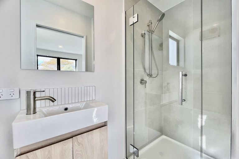 Photo of property in 2/10 Surrey Street, Linwood, Christchurch, 8062