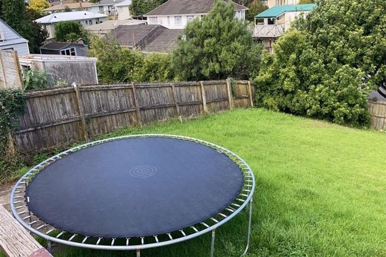 Photo of property in 18a Sylvan Crescent, Te Atatu South, Auckland, 0610