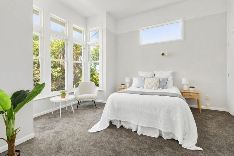 Photo of property in 154 Kelburn Parade, Kelburn, Wellington, 6012