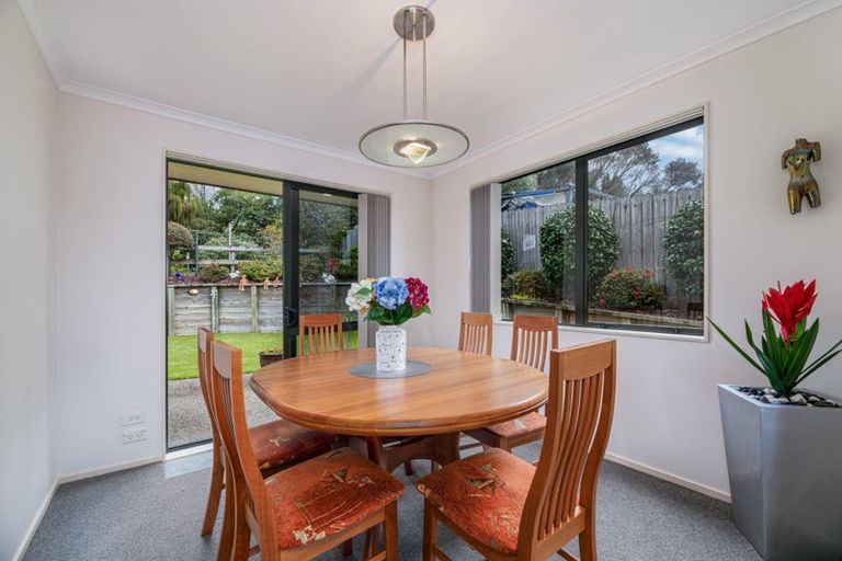 Photo of property in 4 Chardonnay Rise, Henderson, Auckland, 0612