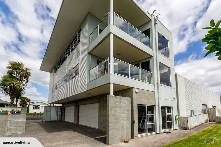 Photo of property in 147 Molesworth Street, New Plymouth, 4312