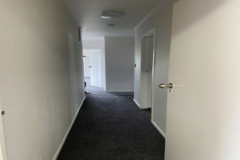 Photo of property in 1/106 Colwill Road, Massey, Auckland, 0614