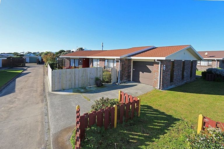 Photo of property in 6 Pohutukawa Drive, Opunake, 4616