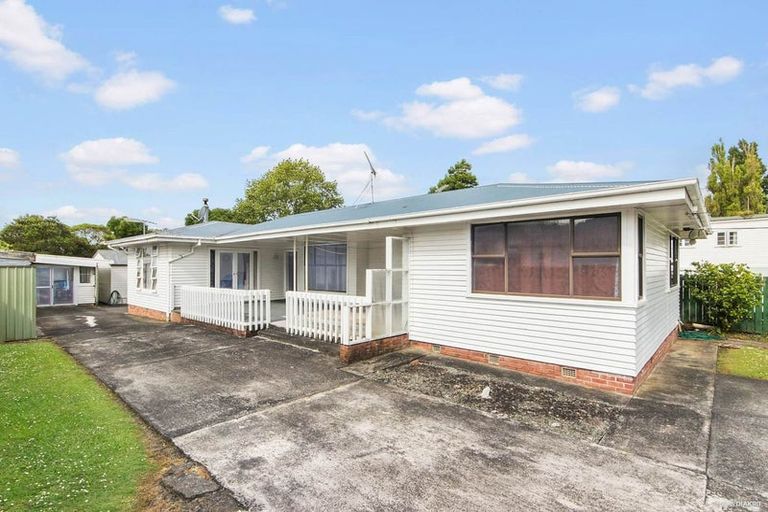 Photo of property in 53 Beaubank Road, Kelston, Auckland, 0602