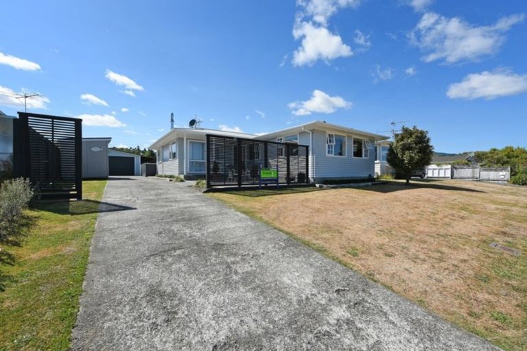 Photo of property in 14 Roband Crescent, Brown Owl, Upper Hutt, 5018