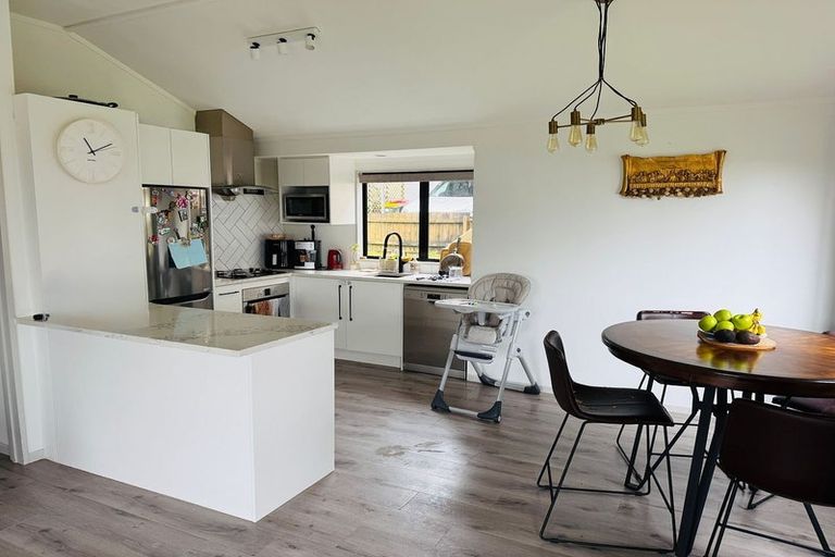 Photo of property in 3/198 Don Buck Road, Massey, Auckland, 0614