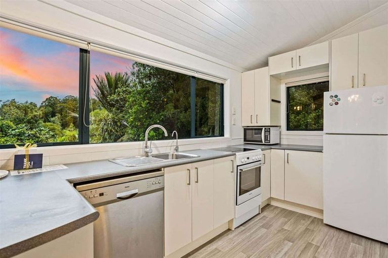 Photo of property in 705 Scenic Drive, Henderson Valley, Auckland, 0612