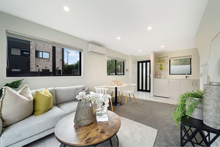 Photo of property in 3/137 View Road, Sunnyvale, Auckland, 0612