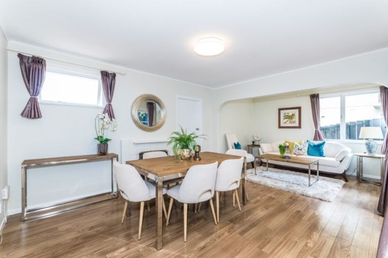 Photo of property in 75 Selwyn Crescent, Forrest Hill, Auckland, 0620