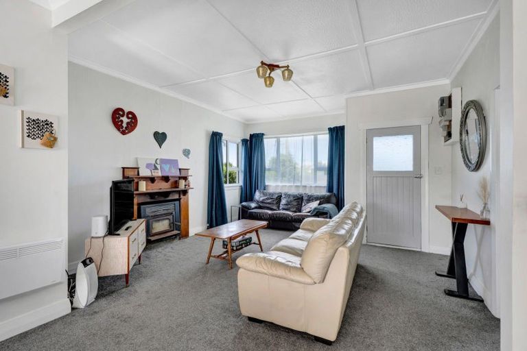 Photo of property in 39 Domett Street, Opunake, 4616