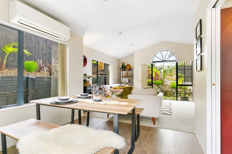 Photo of property in 13 Berkshire Terrace, Massey, Auckland, 0614