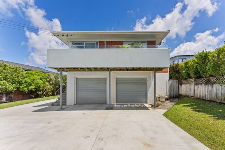Photo of property in 2/174 East Coast Road, Forrest Hill, Auckland, 0620