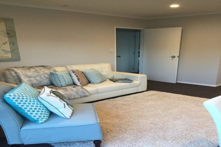 Photo of property in 4 Gossamer Drive, Pakuranga Heights, Auckland, 2010