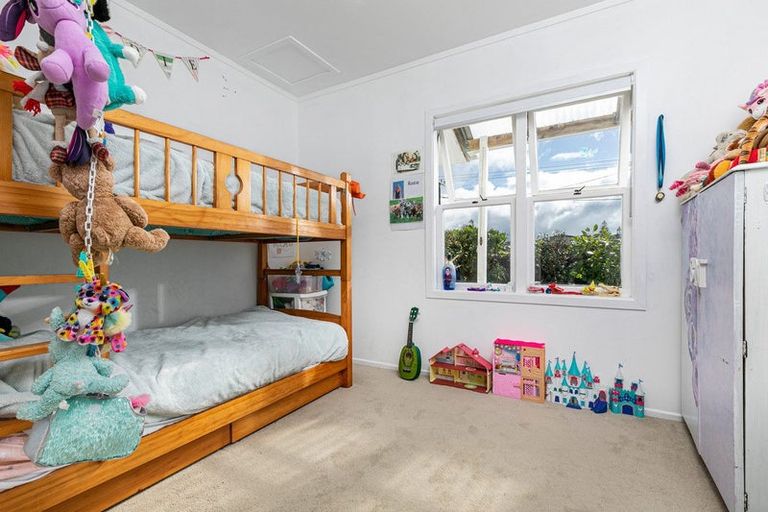 Photo of property in 19a Doment Crescent, Orewa, 0931