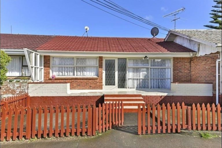 Photo of property in 2/7 Hill Road, Papatoetoe, Auckland, 2025