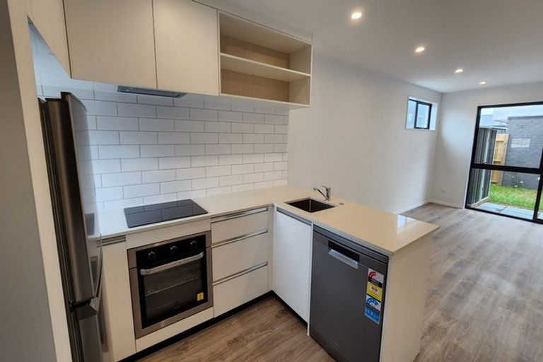 Photo of property in 3/119 Bruce Mclaren Road, Henderson, Auckland, 0612