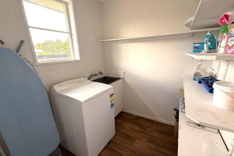 Photo of property in 25 Mokau Place, Terrace End, Palmerston North, 4410