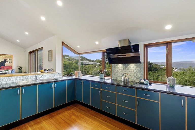 Photo of property in 12-12a Maungaraki Road, Korokoro, Lower Hutt, 5012