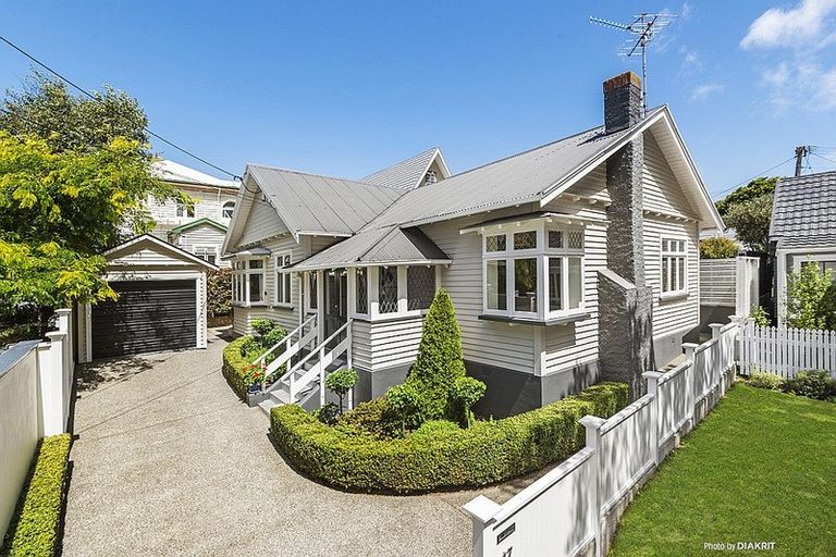 Photo of property in 17 Aorangi Terrace, Thorndon, Wellington, 6011