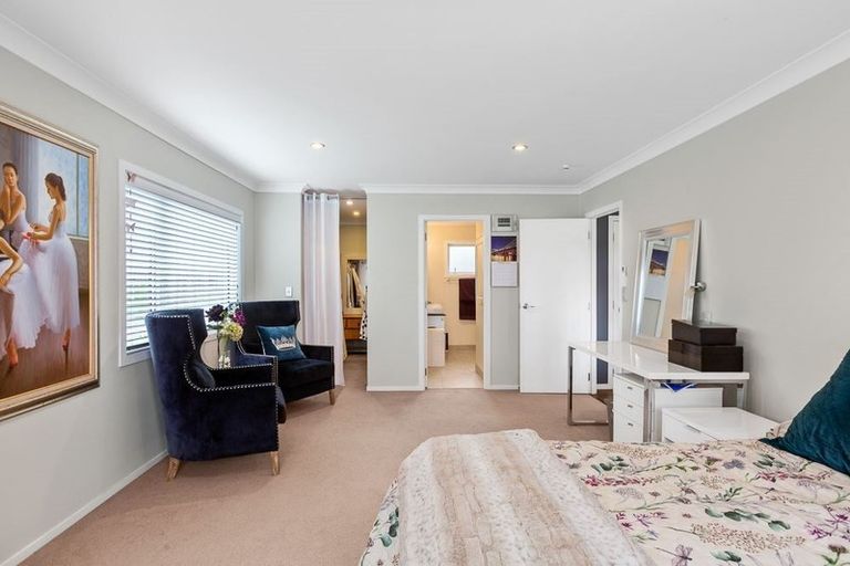 Photo of property in 16 Fern Court, Orewa, 0931