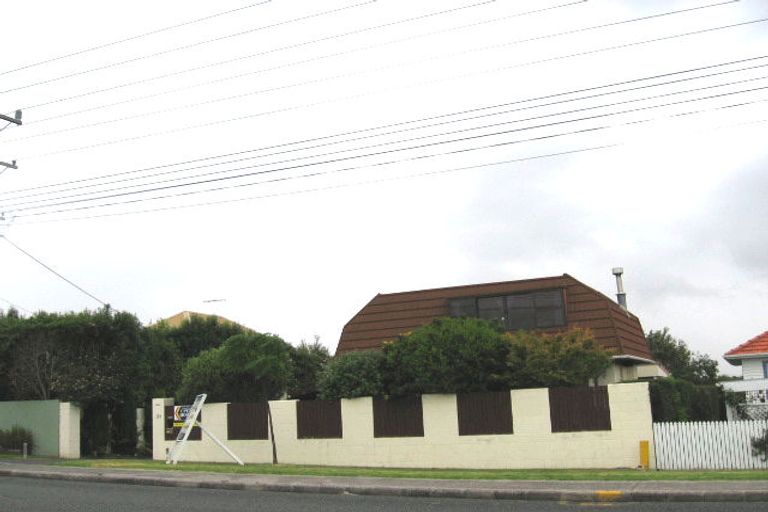 Photo of property in 123 Ocean View Road, Hillcrest, Auckland, 0627