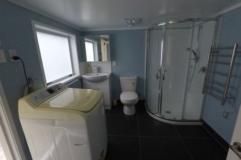 Photo of property in 32 Peter Terrace, Castor Bay, Auckland, 0620