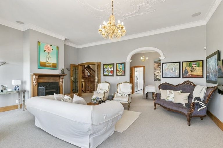 Photo of property in 8 Robieson Lane, Roseneath, Wellington, 6011