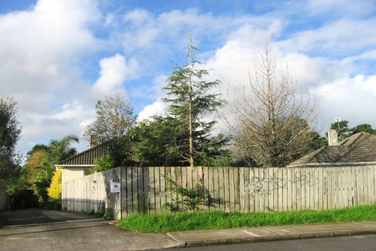 Photo of property in 2/39 Middlemore Crescent, Papatoetoe, Auckland, 2025
