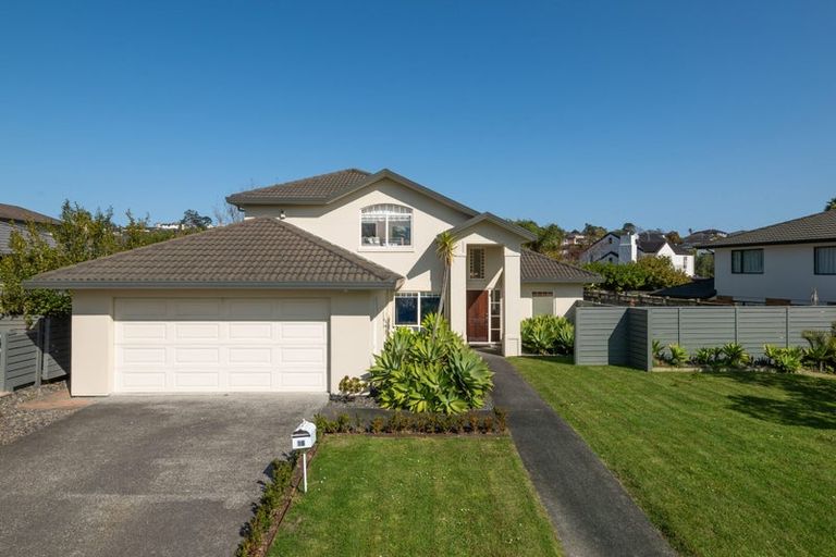 Photo of property in 16 Oakway Drive, Schnapper Rock, Auckland, 0632