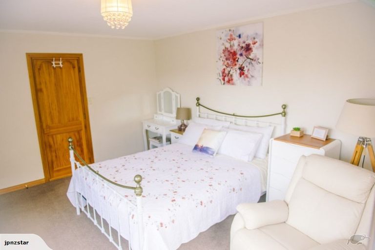 Photo of property in 2 Clearwater Cove, West Harbour, Auckland, 0618