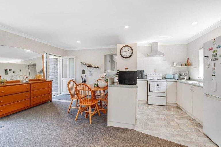 Photo of property in 3/2 Doment Crescent, Orewa, 0931