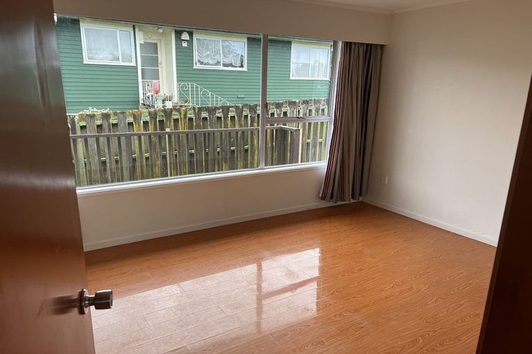 Photo of property in 17 Salamanca Road, Sunnynook, Auckland, 0620