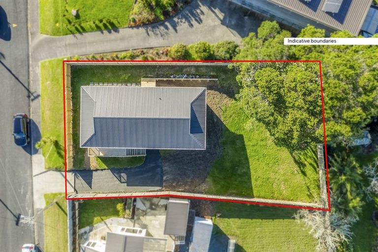 Photo of property in 18 St James Avenue, Helensville, 0800