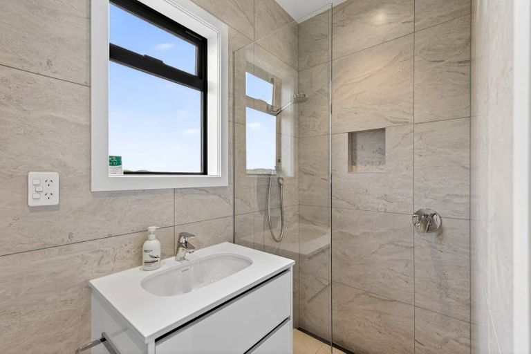 Photo of property in 17 Te Roera Drive, Taradale, Napier, 4112